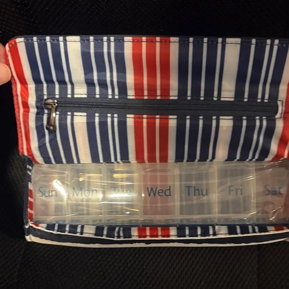 Lug Choo Choo Am/PM pill organizer in Striped Navy - Picture 4 of 5